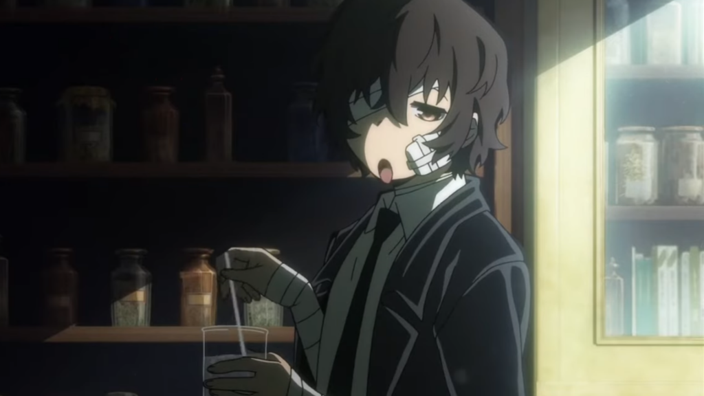 Hình ảnh Dazai với biểu cảm vui vẻ khi cầm ly trong Bungo Stray Dogs